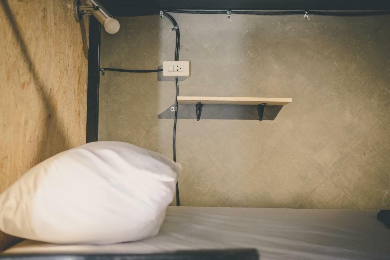 The Beds Ever Hostel (Adults Only) Bangkok Exterior foto